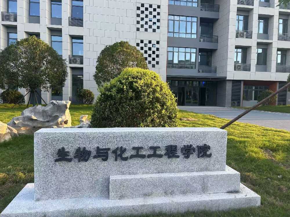单县扬州职业大学体育场高杆灯项目